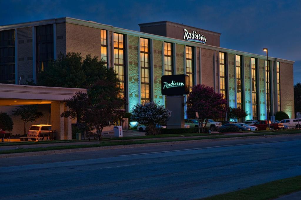 Radisson Hotel Louisville North Jeffersonville Bagian luar foto